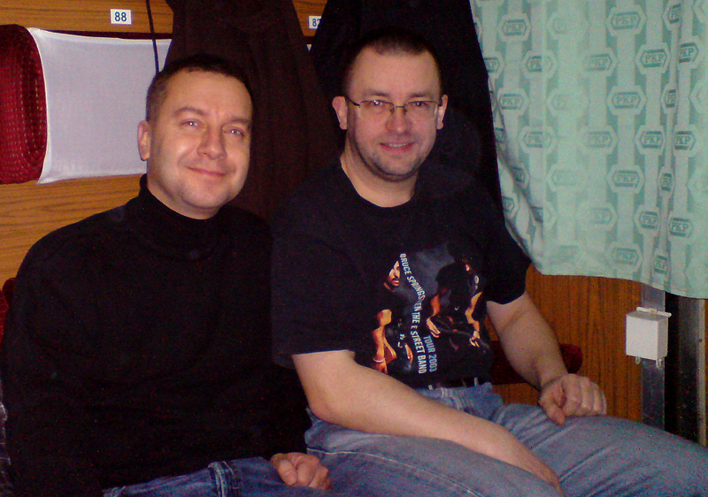 Jacek Pelc i Markos w drodze na koncert w Kolonii (2007 r.) Jacek Pelc i Markos w drodze na koncert w Kolonii (2007 r.)