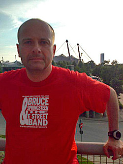 Mirek jeszcze(?) przed stadionem - fot: www.springsteen.pl ©